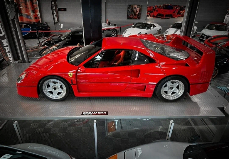 Самая дорогая Ferrari появилась на «Авто.ру» за 300 млн рублей. Из них 55 млн рублей дилер хочет за доставку в Россию